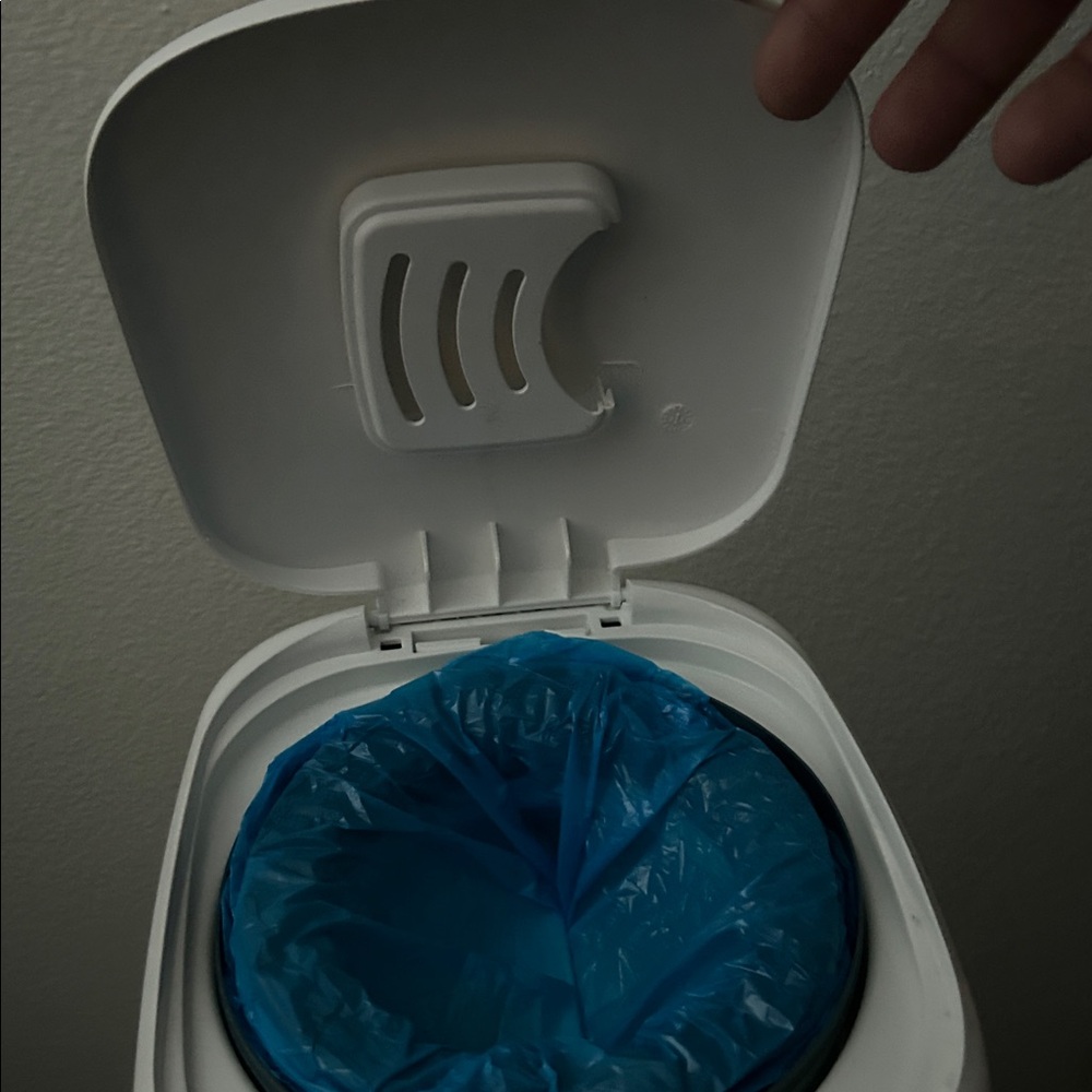 Playtex Diaper Genie White. Diaper trash. - Picture 5 of 5